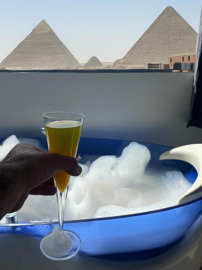 Apartment Pharaoh Jacuzzi Pyramids View