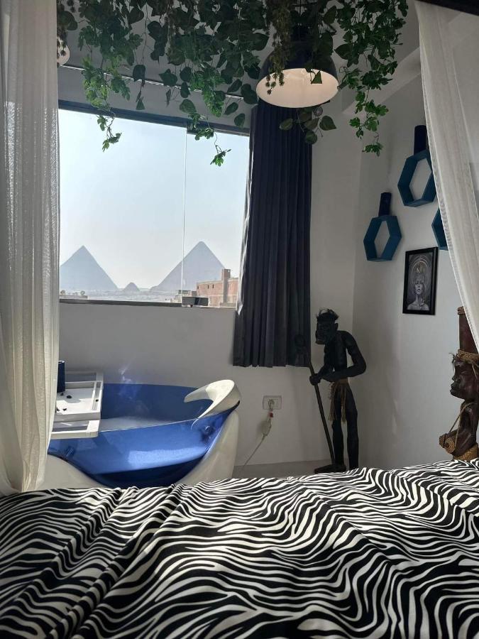 Pharaoh Jacuzzi Pyramids View *