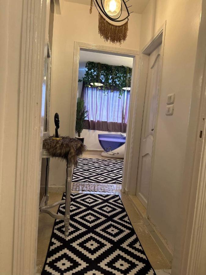 Pharaoh Jacuzzi Pyramids View Apartment *