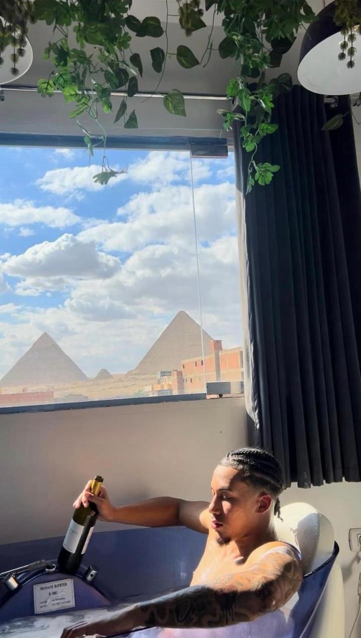 Pharaoh Jacuzzi Pyramids View Apartment Cairo